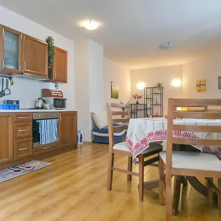 Charming 1bd Flat At Edelweiss Inn, By Flat Mаnager 아파트 반스코